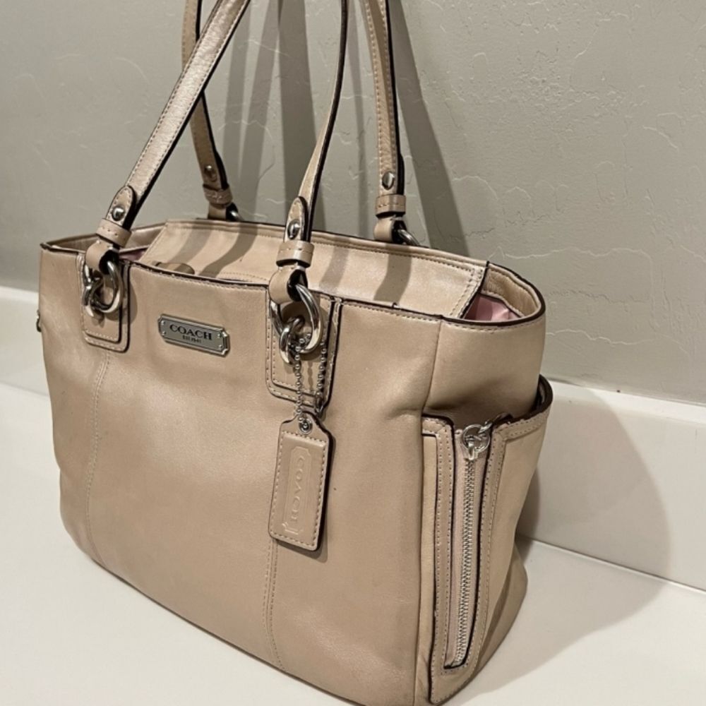 Coach purse F19252 bag tote womens leather zip pockets silver tone medium cute - Picture 2 of 16